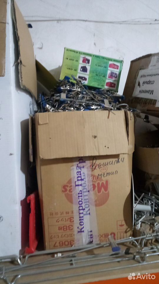 Вешалки для магазина одежды