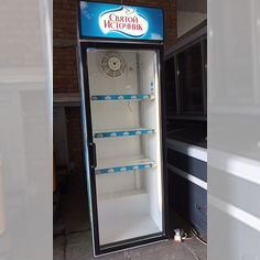 Холодильный шкаф для напитков Frigoglass